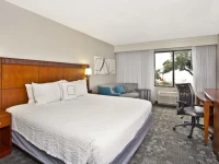 Courtyard by Marriott Gulfport Beachfront 3*