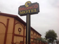 Bronco Motel 1*