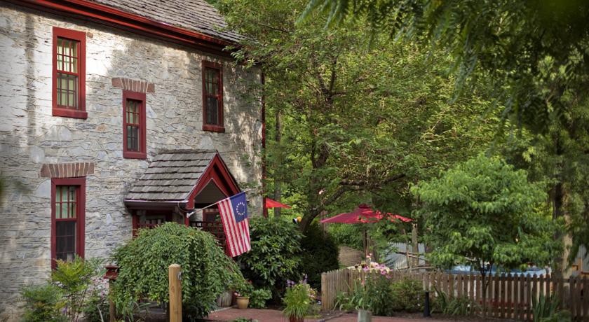 Colonial Crossroads B&B 
