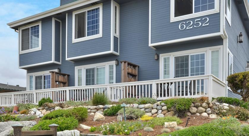 Sand Pebbles Inn 3*
