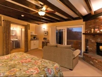 Chanticleer Vineyard Bed & Breakfast 