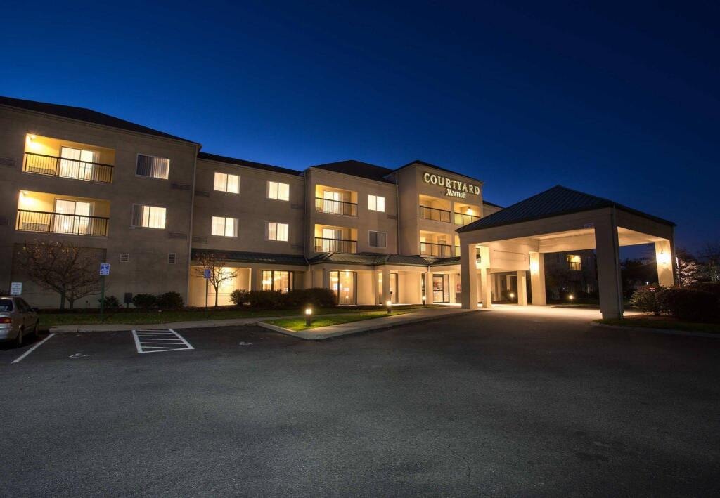 Courtyard By Marriott Raynham 