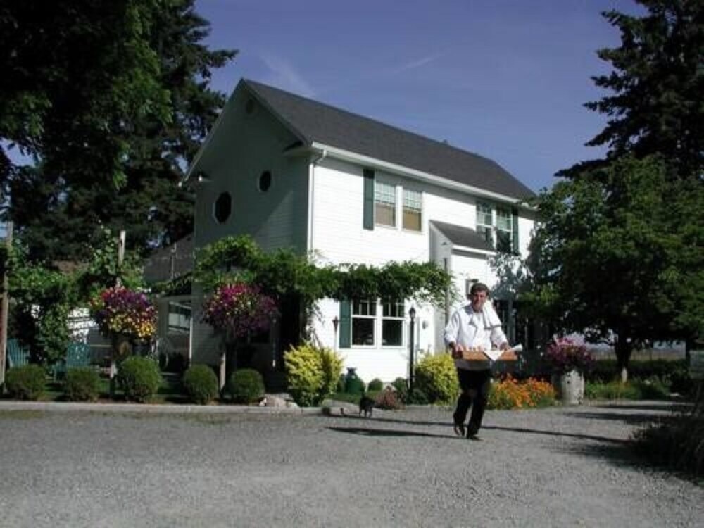 Cozy Rose Inn 