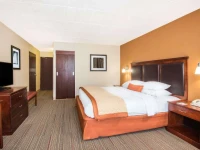 Wyndham Garden Pittsburgh Airport 