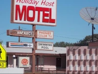 Holiday Host Motel 1*