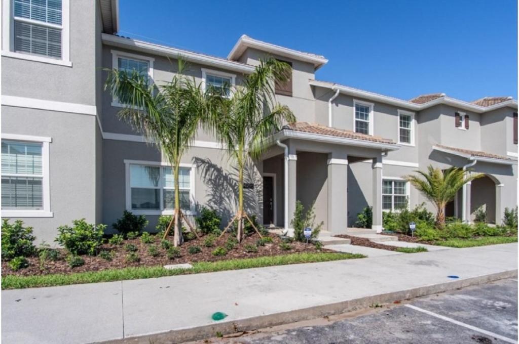 Four-Bedroom Townhome Kissimmee 