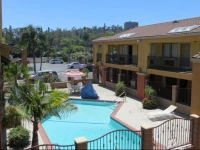 Azusa Inn 