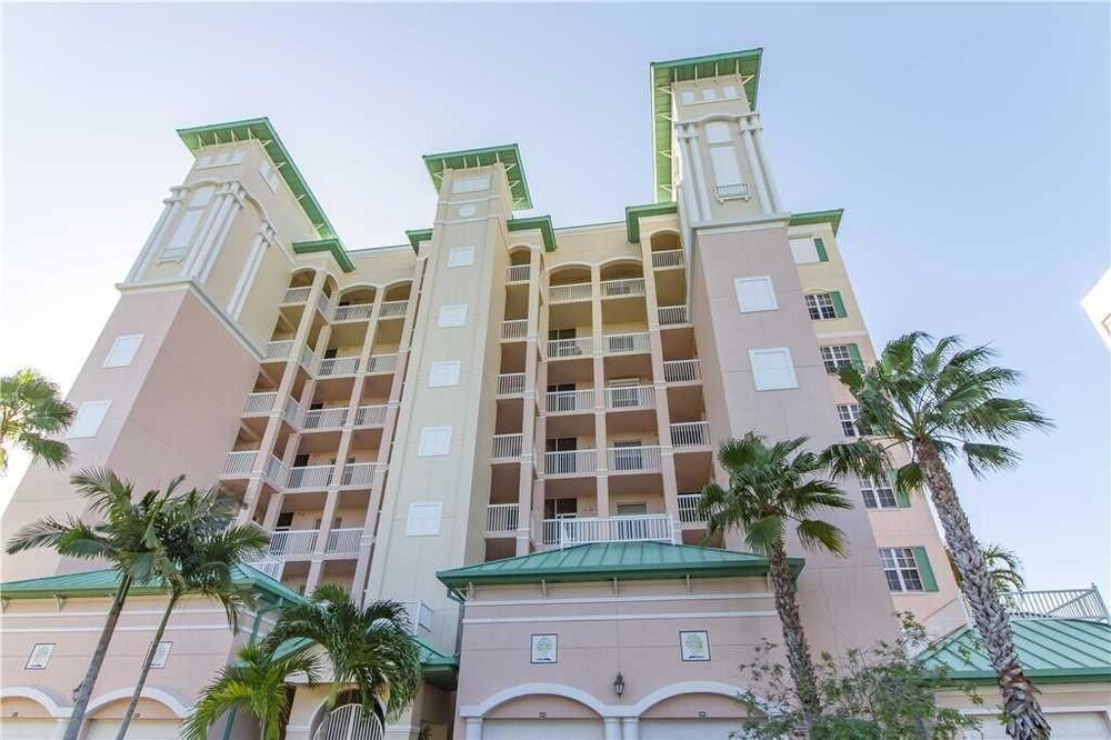 Palm Harbor 204E by Vacation Rental Pros 