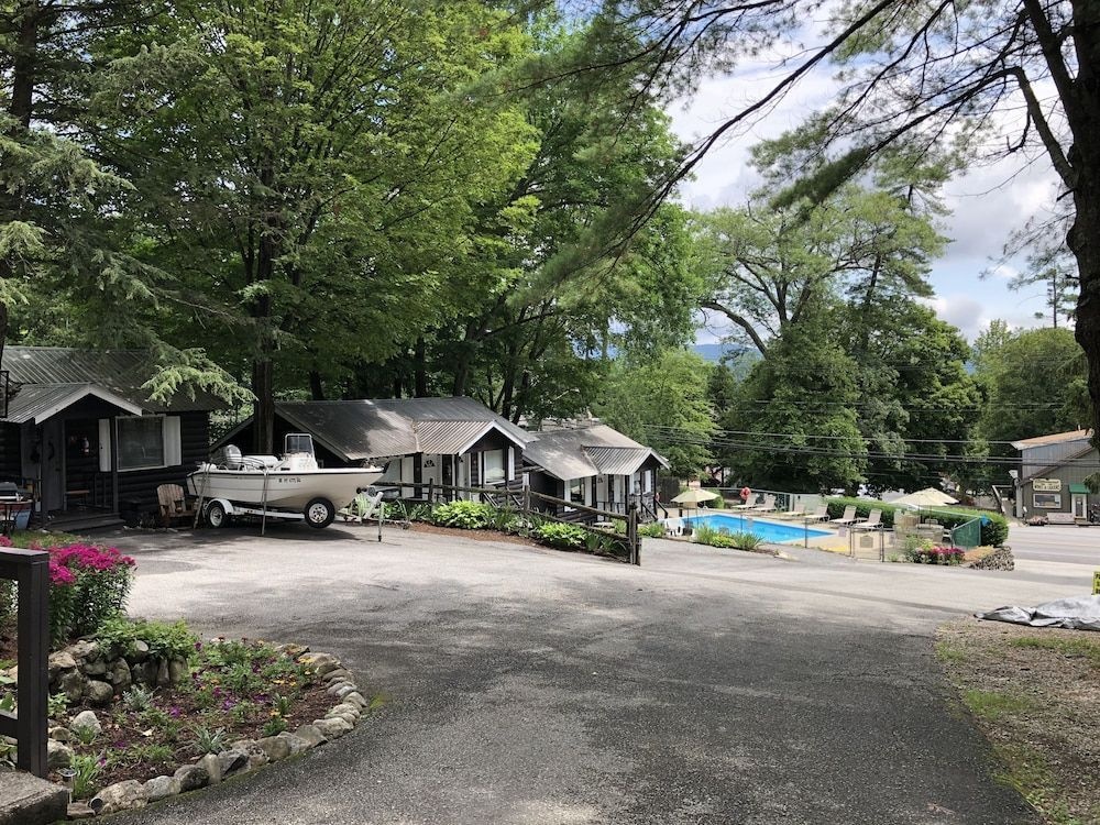 Lake George Bears Den 2*