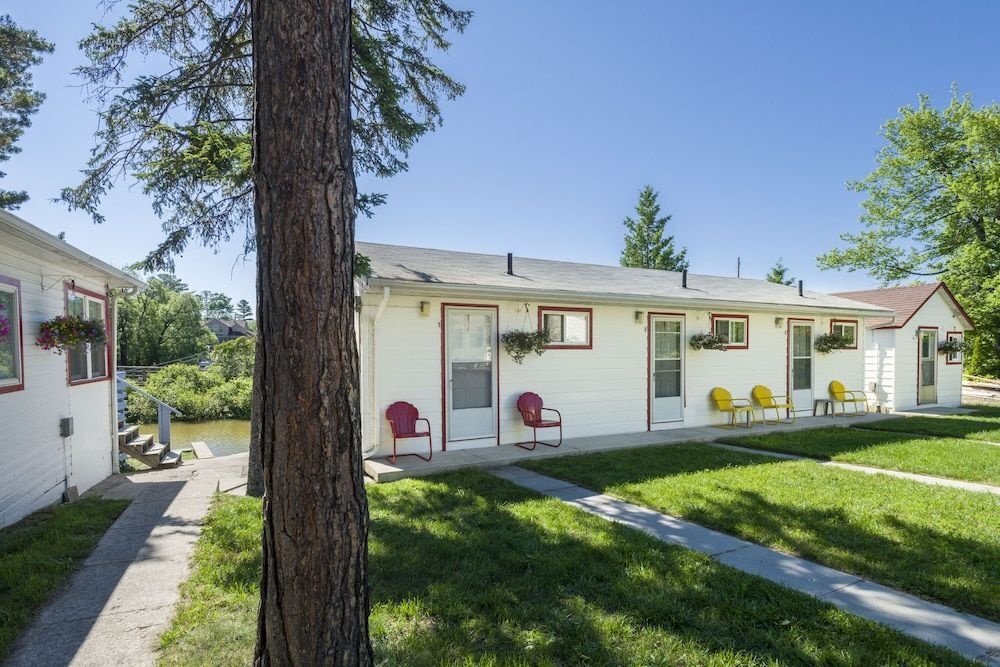 Hollywood Cottages 