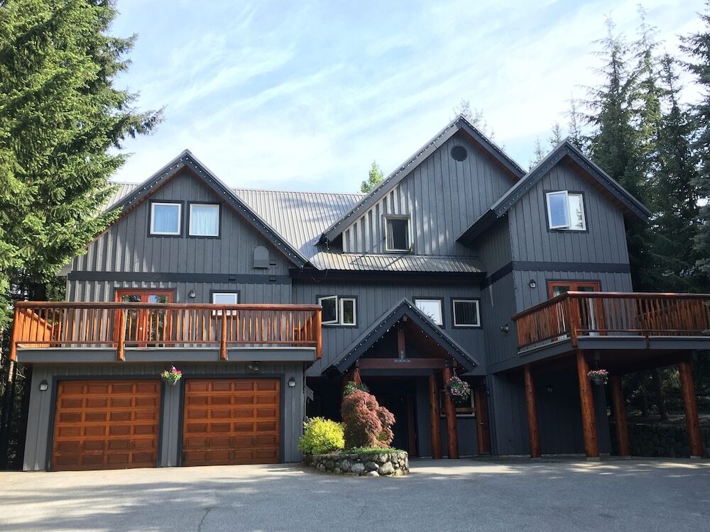 Lorimer Ridge Lodge 