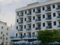 Holiday Hotel 