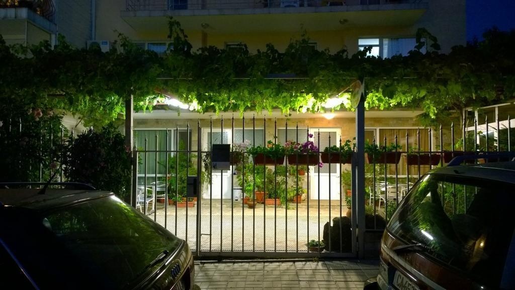 House of Flowers 