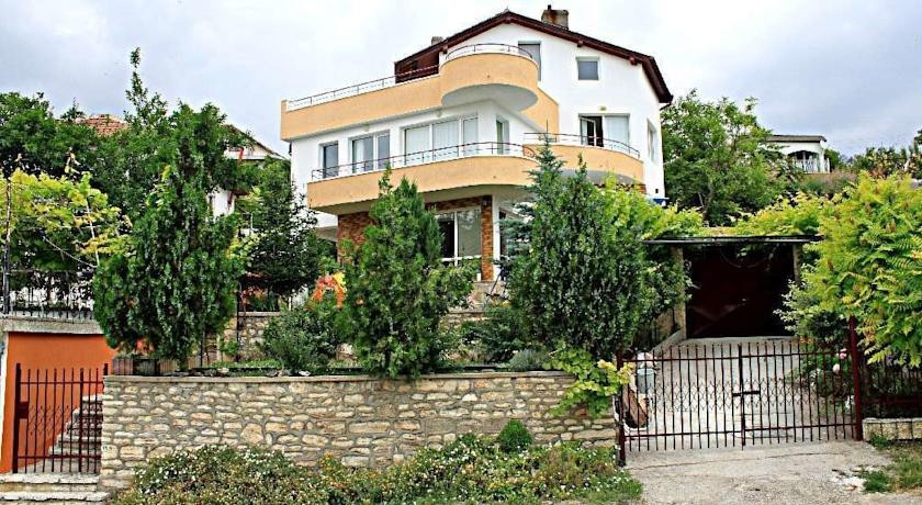 Popov Guest House 