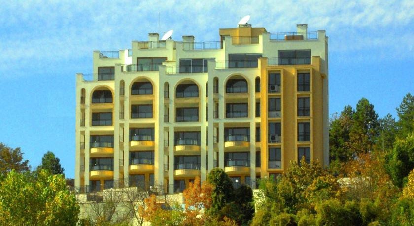 Queens View Apartments 