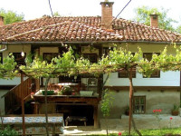 Sisters Trifonovi Guest House