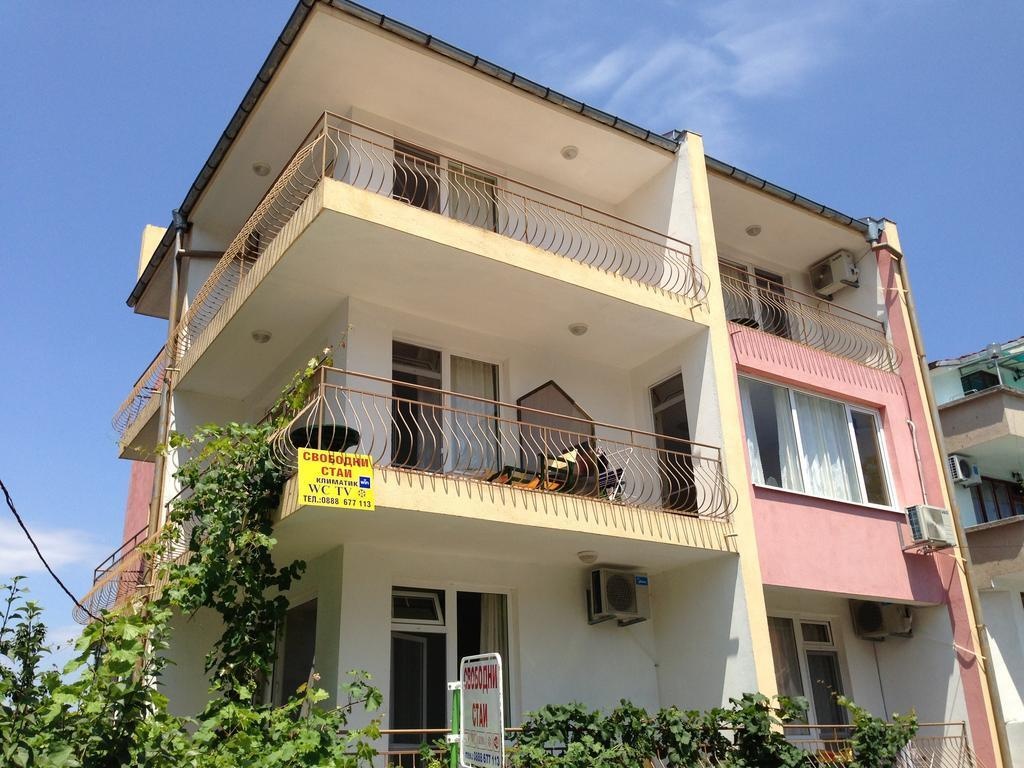 Kazlarov Guest House 