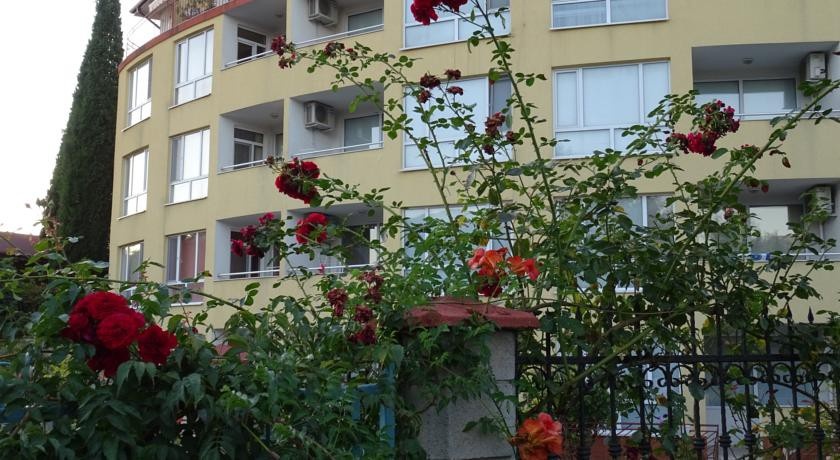 Coliseum Apartment 