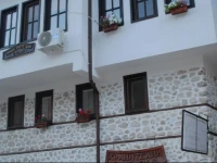 Tonis Guest House 