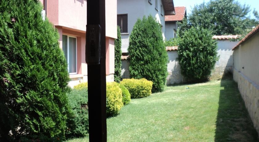 Guest House Рљiparis 