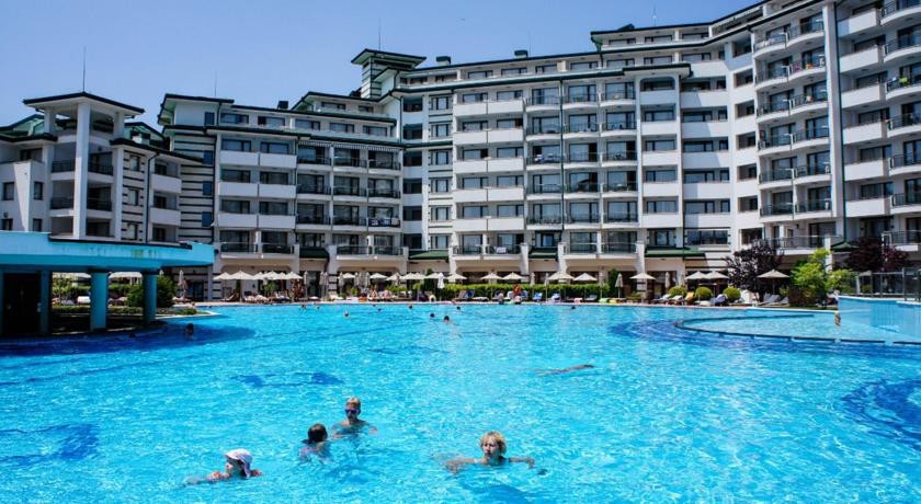 Alexander Apartment in Emerald Resort 