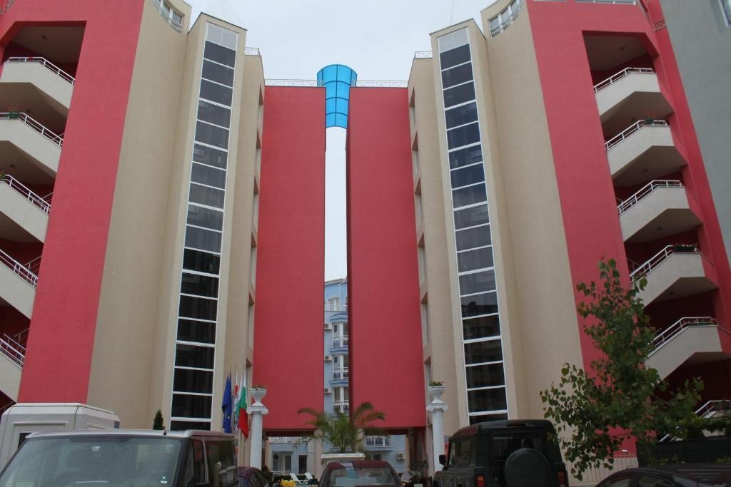 Rose Garden Omax Hotel Apartments 