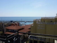 Eleonora Beach 
