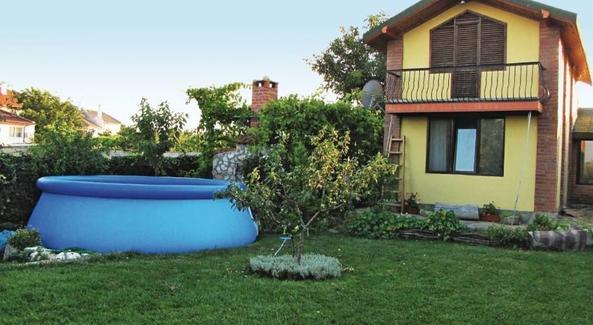 Holiday home Village of Tynlenovo Dvanaista st 
