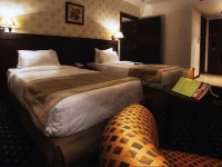 Seven Roses Hotel 