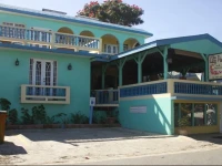 Lazy Parrot Inn 
