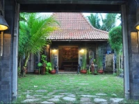 Astuti Gallery Homestay 
