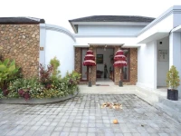 RedDoorz near Lio Square 