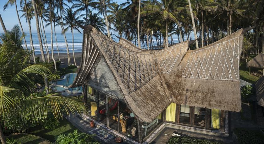 Absolute Beachfront Villa Laut 