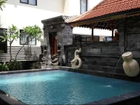 S 8 Suardana Hotel 