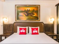 ZenRooms Kuta Flora 