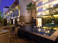 Transera Kamini Legian Hotel 