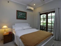 RedDoorz near Pantai Double Six 