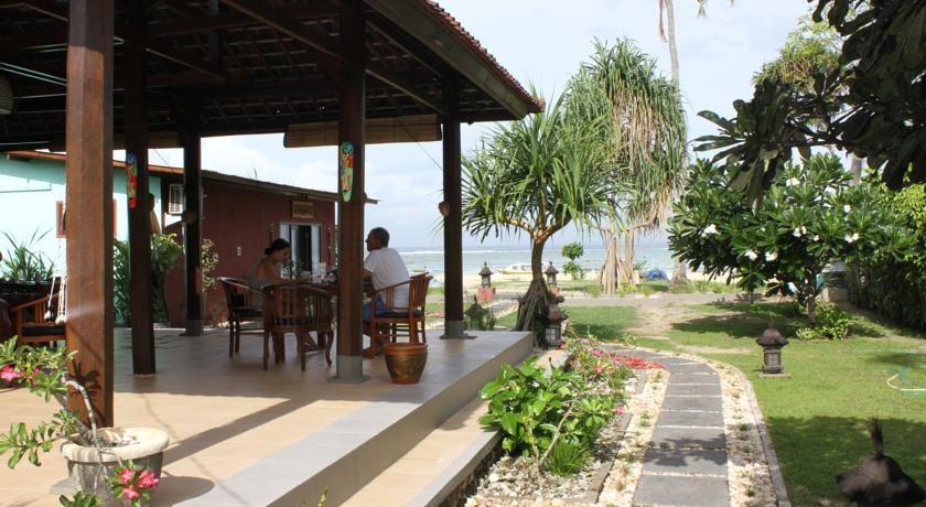 Shipwrecks Beach Resort 