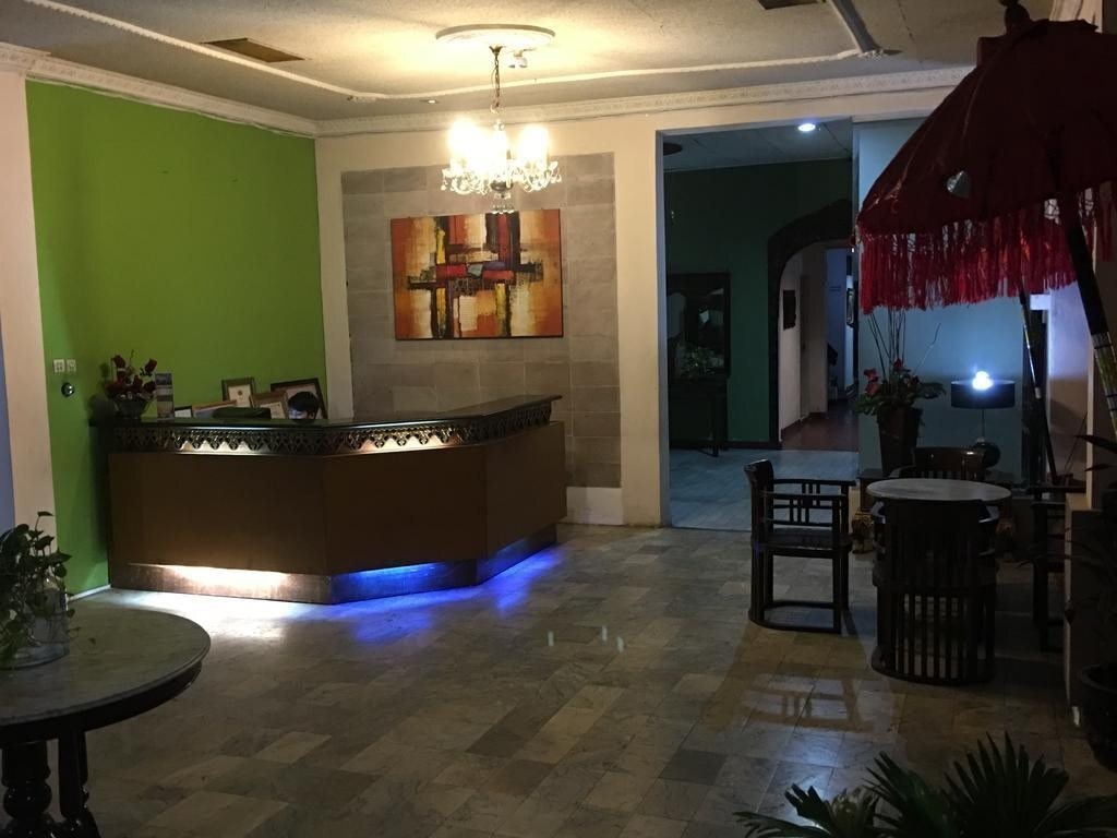 Le Paradis Hotel 