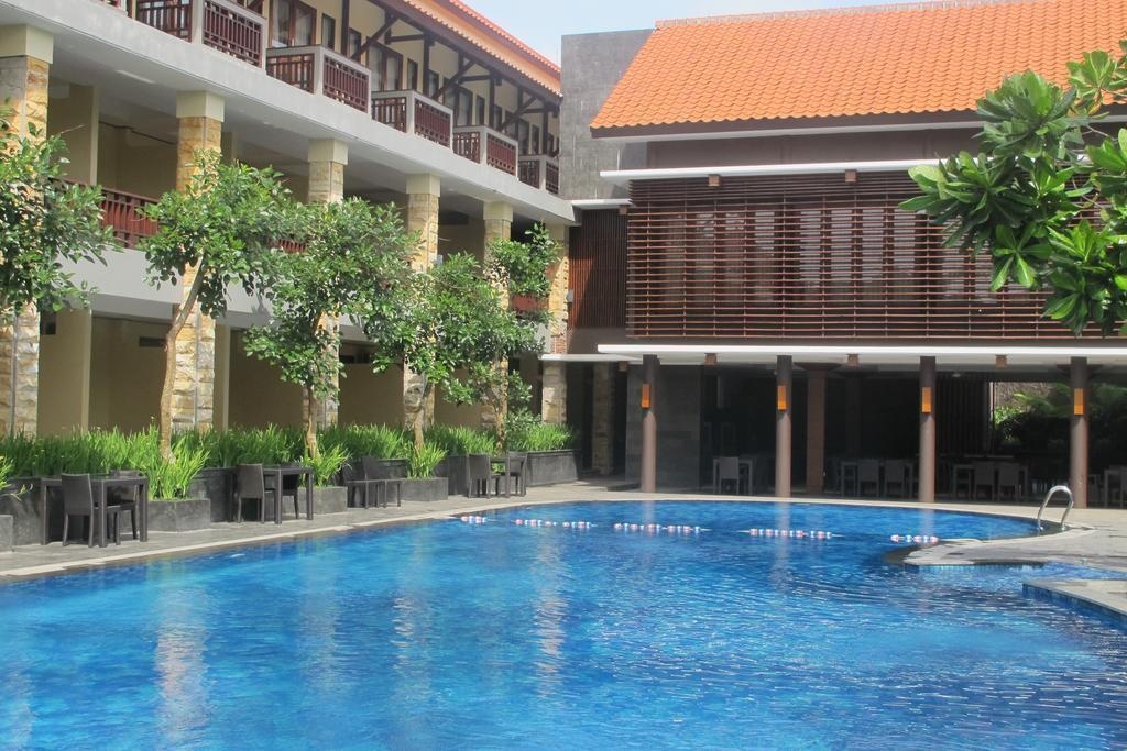 Surya Kencana Seaside Hotel 