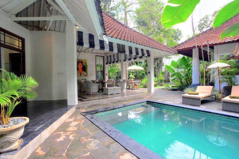 Villa Putih Sekali 