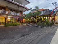 RedDoorz near Seminyak Beach 