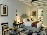 Room & Vespa 3 