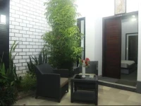 Rumah Putih Abu Abu 