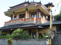 Villa De Surya 