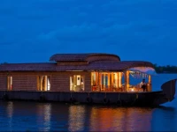 Abad Cruise on the lake 