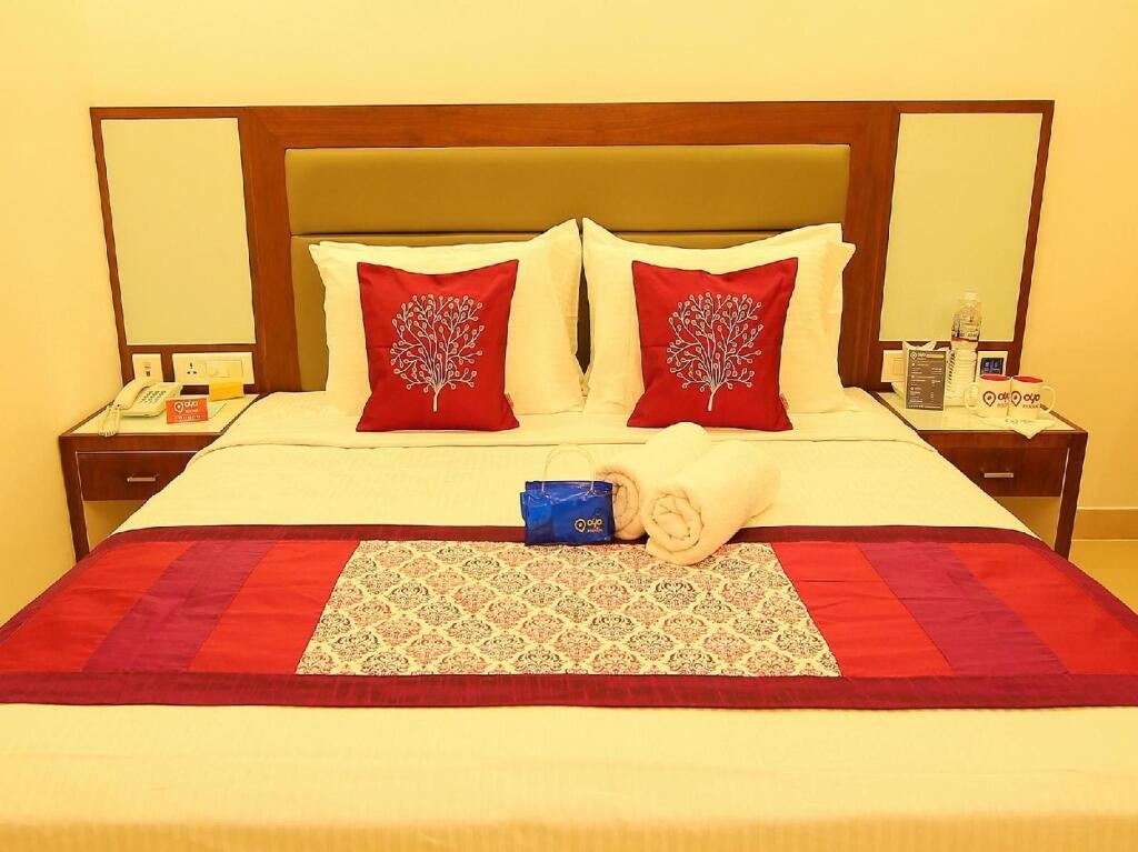 OYO Premium Alleppey Iron Bridge 