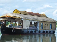 Royal Ark Houseboat 