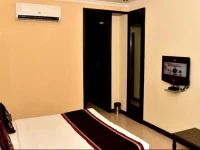 OYO Premium Sector 43 B 