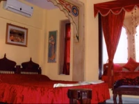 Vista Rooms at Jalori Gate 